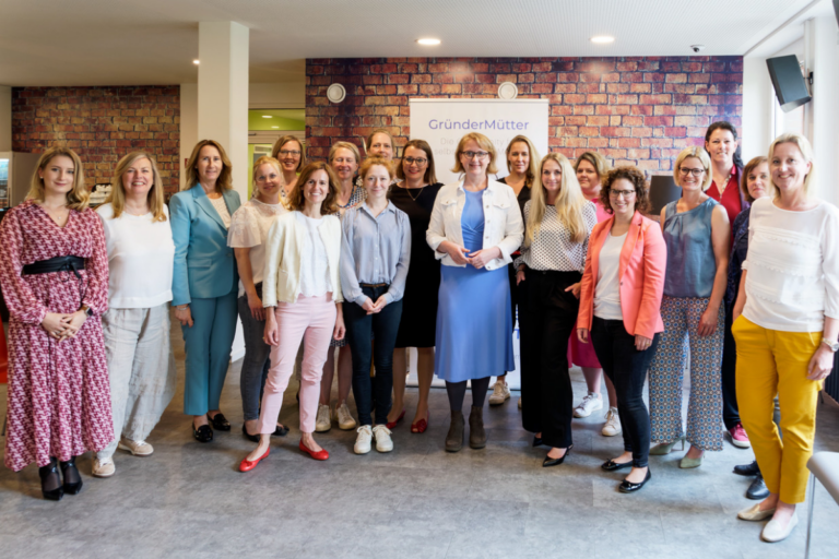 Read more about the article Besuch von Bundesfamilienministerin Lisa Paus