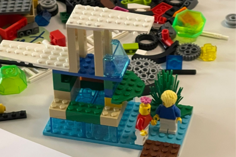Read more about the article Lego Serious Play – Methode, Erfahrungen und Tipps
