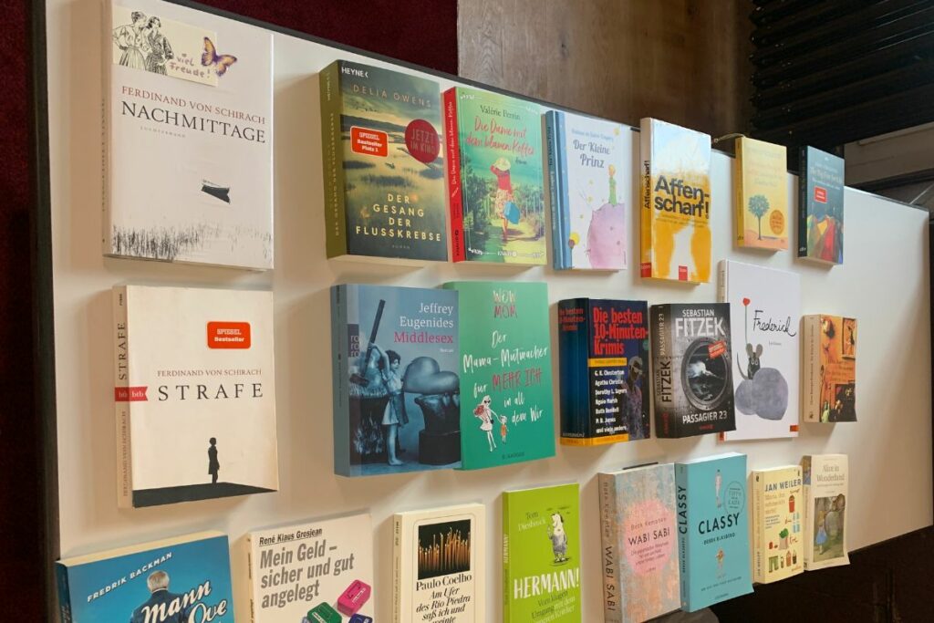 Bücher - Tisch im Retreat